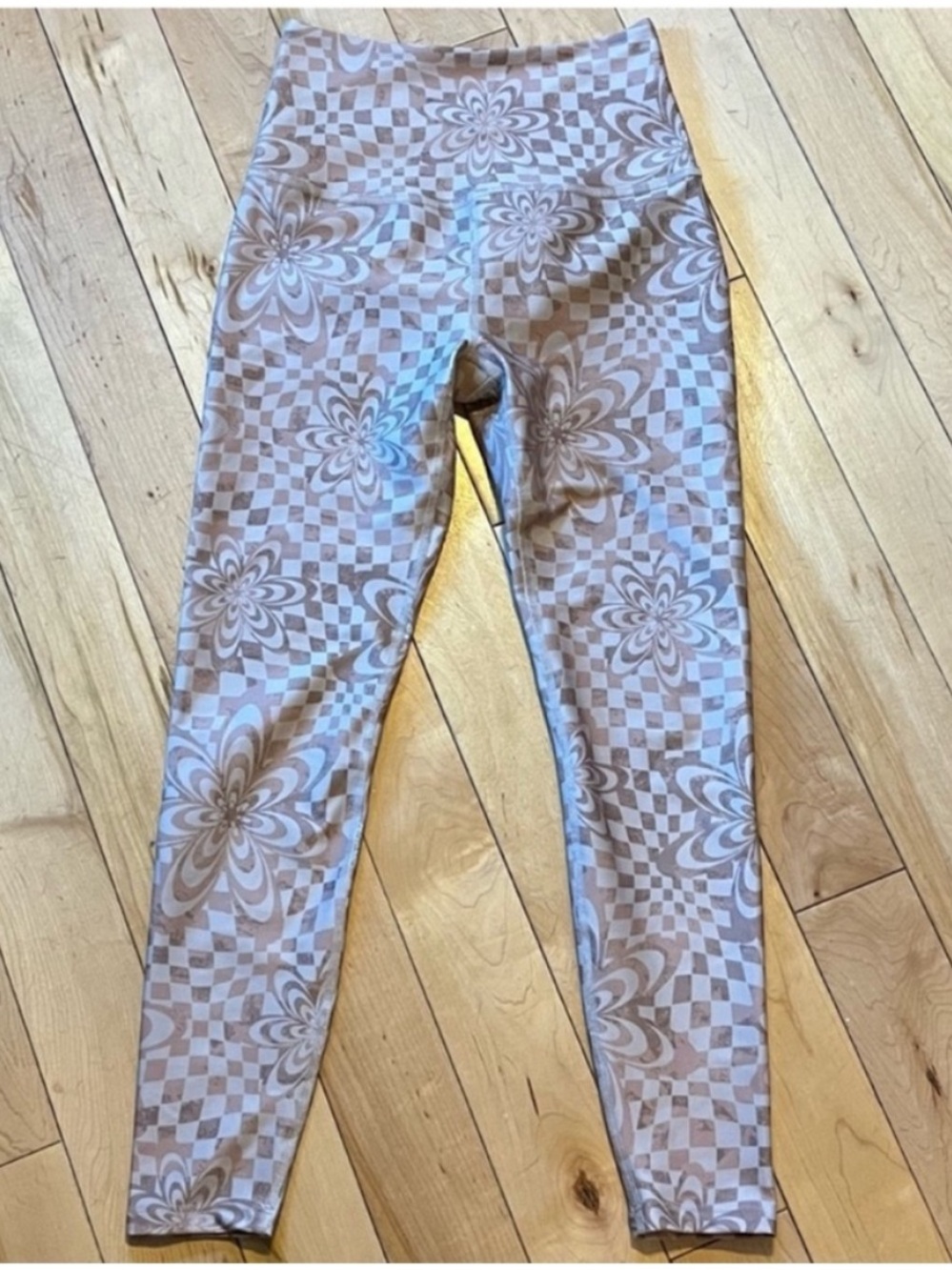 Beyond Yoga High Waisted Midi Legging in Check Flower Size small